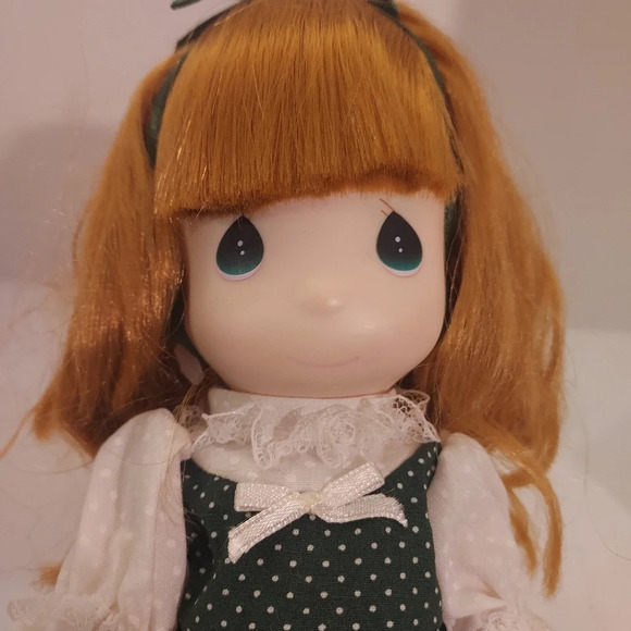 Precious Moments Children of The World Series - Shannon from Ireland Doll - Picture 2 of 11